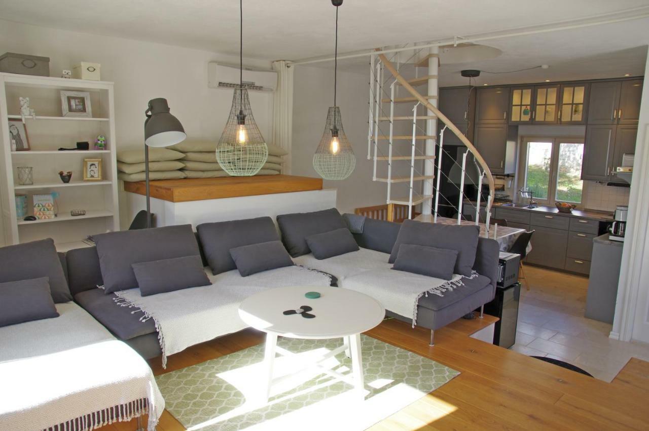 Holiday Home Nevista Sumartin Buitenkant foto